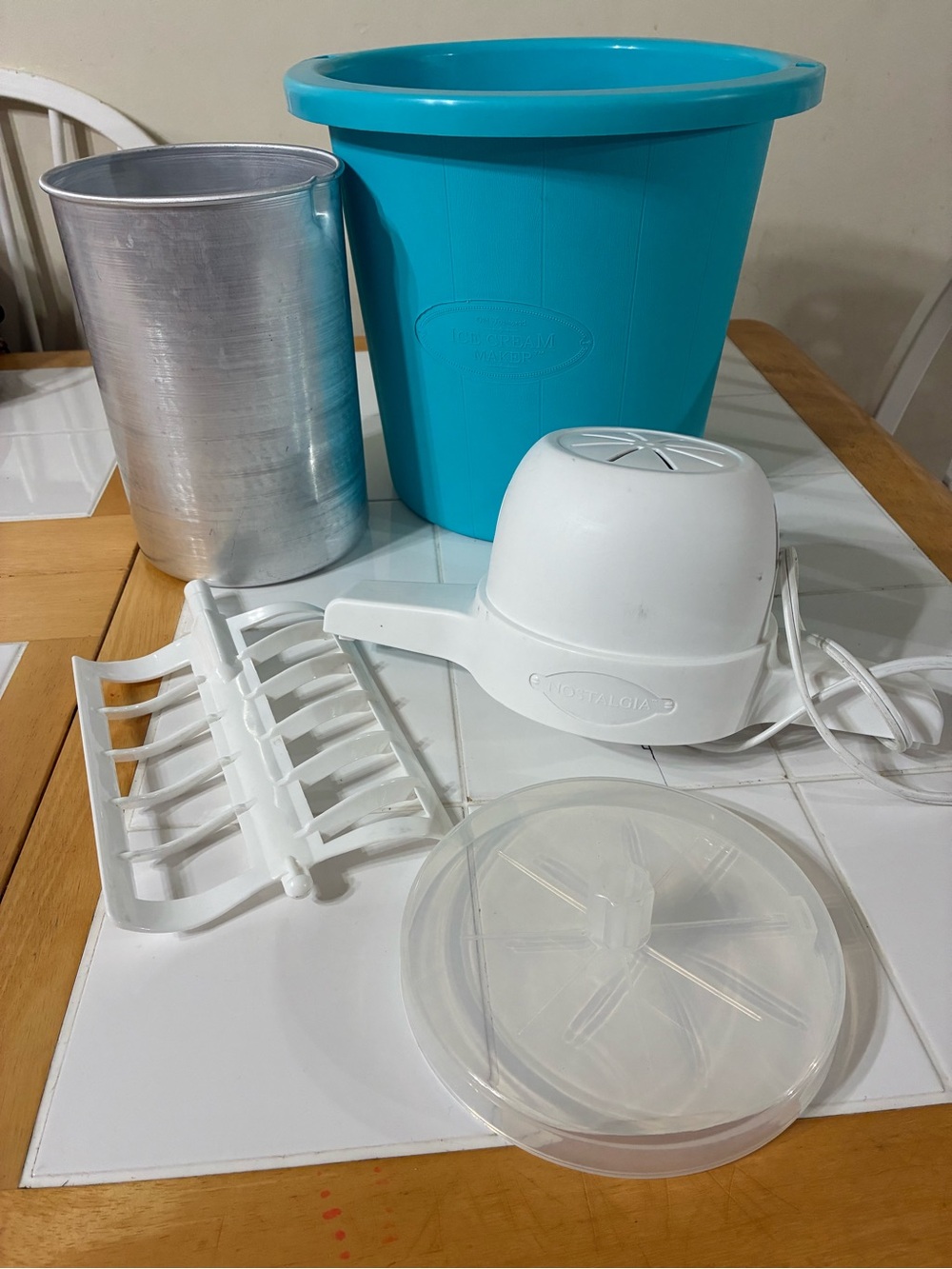 Nostalgia 4-quart Ice Cream Maker